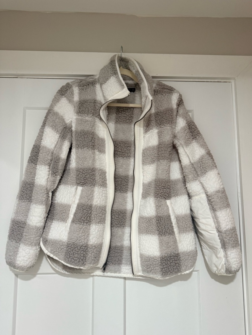 Abercrombie neutral Sherpa size medium